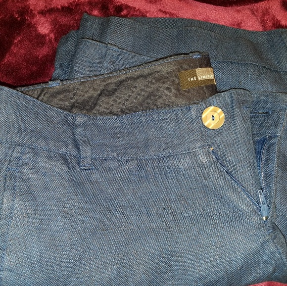 The Limited Linen Shorts - Picture 2 of 8